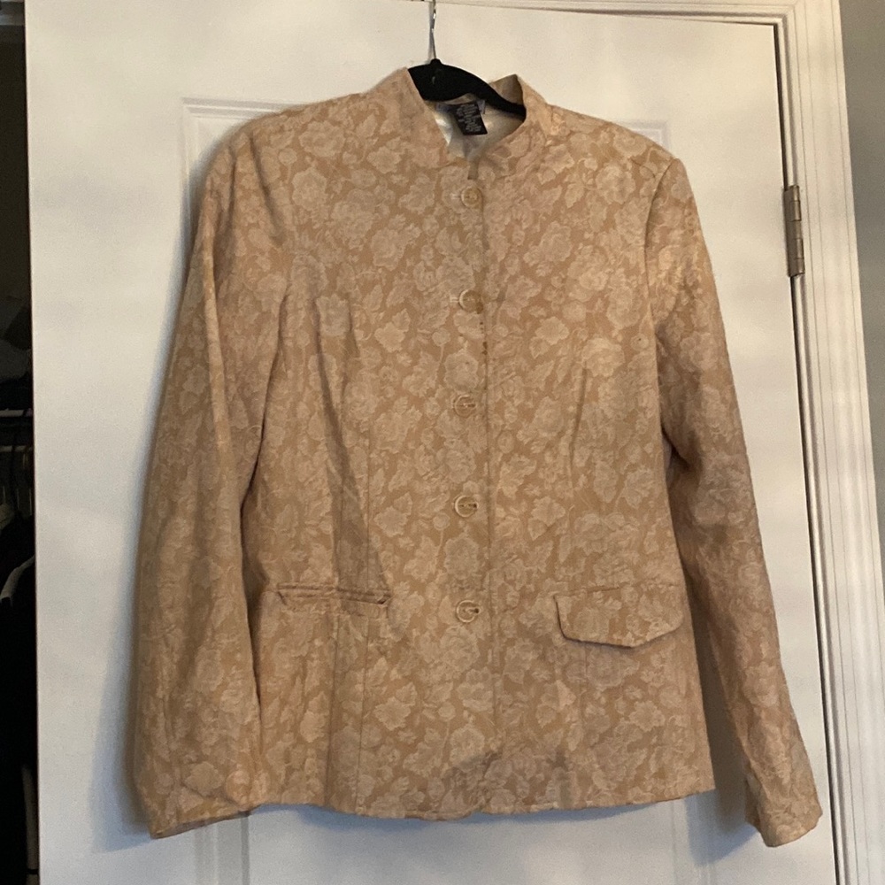 Dialogue embossed floral blazer size small ivory